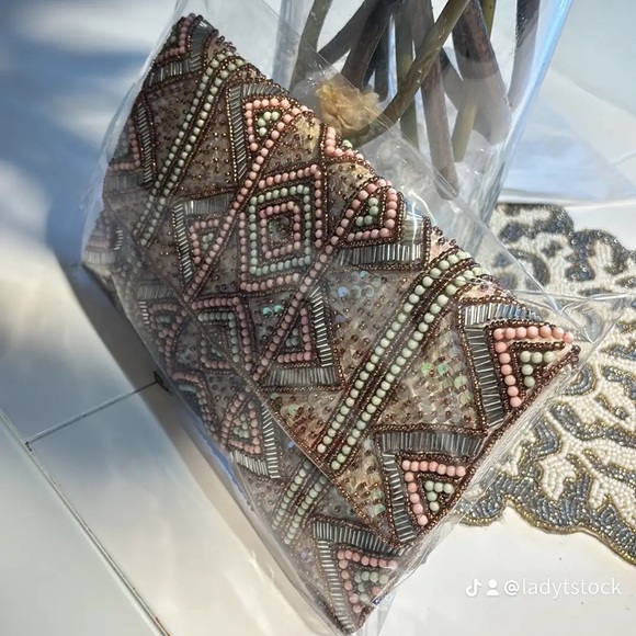 Beaded 📣💗✅ 💎 Clutch in Pink and Gold - Picture 3 of 7
